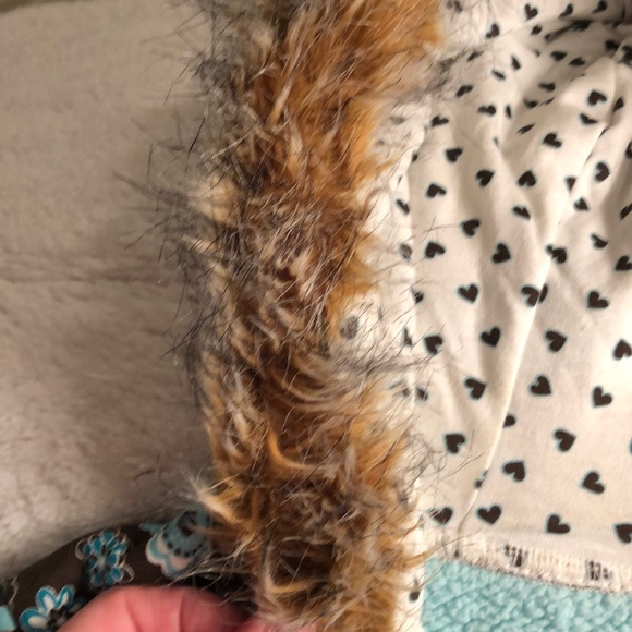 EUC Justice zip up hoodie/jacket 🧥 with fur hood - Picture 2 of 6